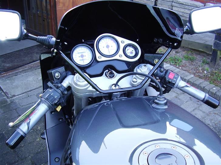 Suzuki GSX-R 1100 W - Hvide urskiver med rød belysning. billede 16