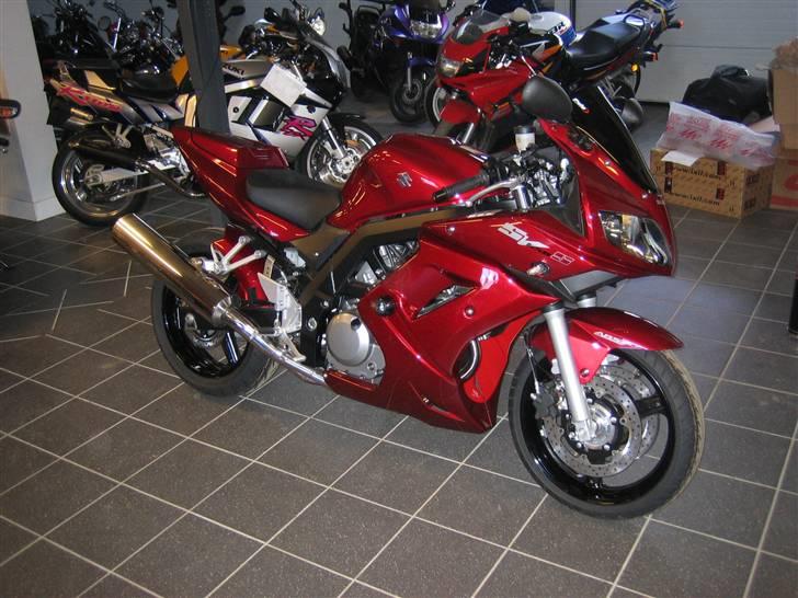 Suzuki SV650SAK7 (Solgt) billede 4