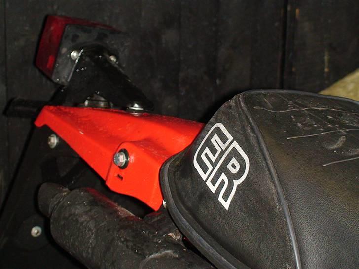 Suzuki ts 185 er **SOLGT** - Ja, de 3 billeder var ikke godt nok, så jeg har lige været ude og tage disse, efter jeg smed den i garagen.. billede 15