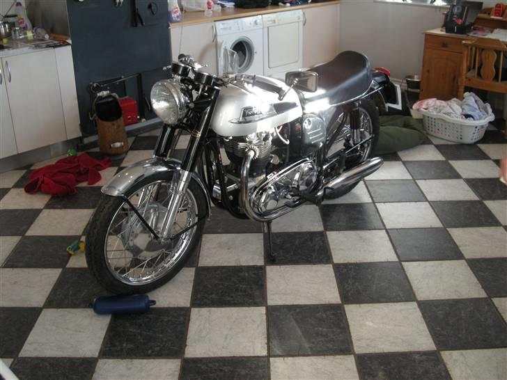 Norton mercury billede 3