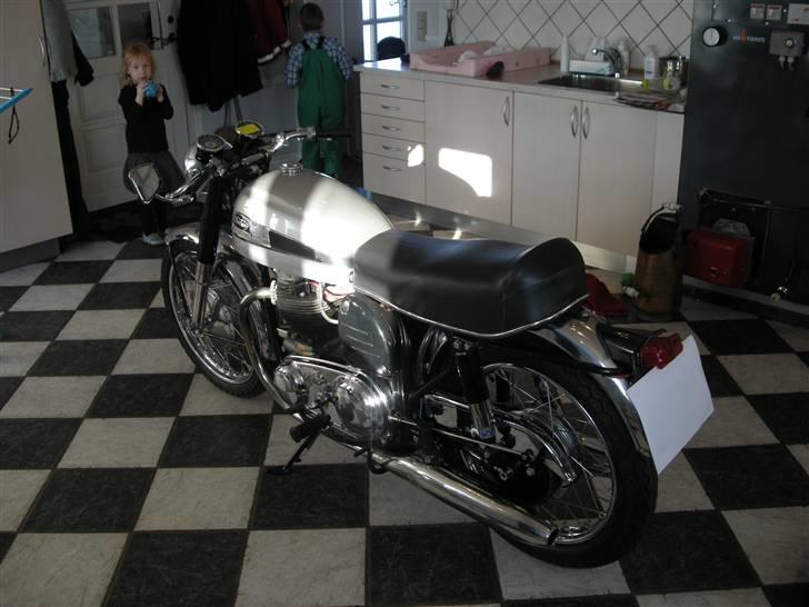 Norton mercury billede 4