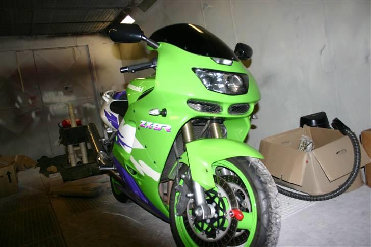 Kawasaki ZX9R billede 1