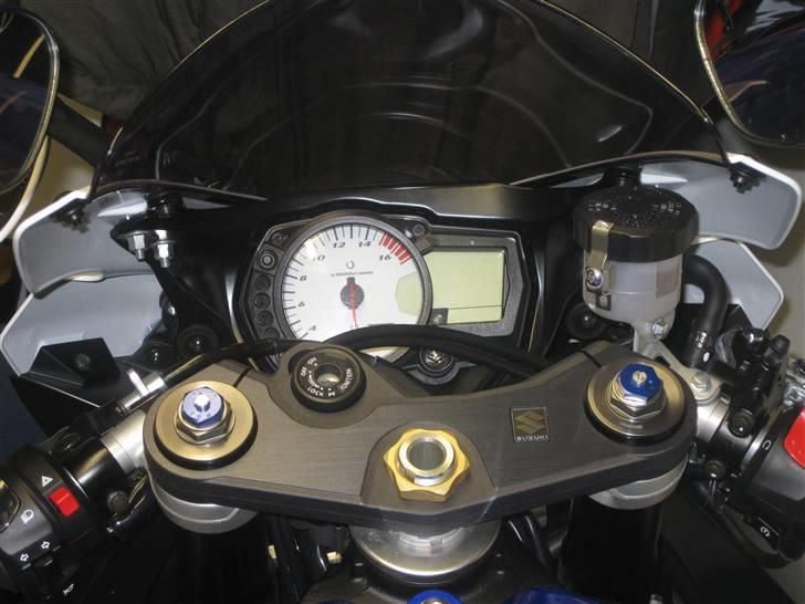 Suzuki Gsxr 750 K7 billede 8