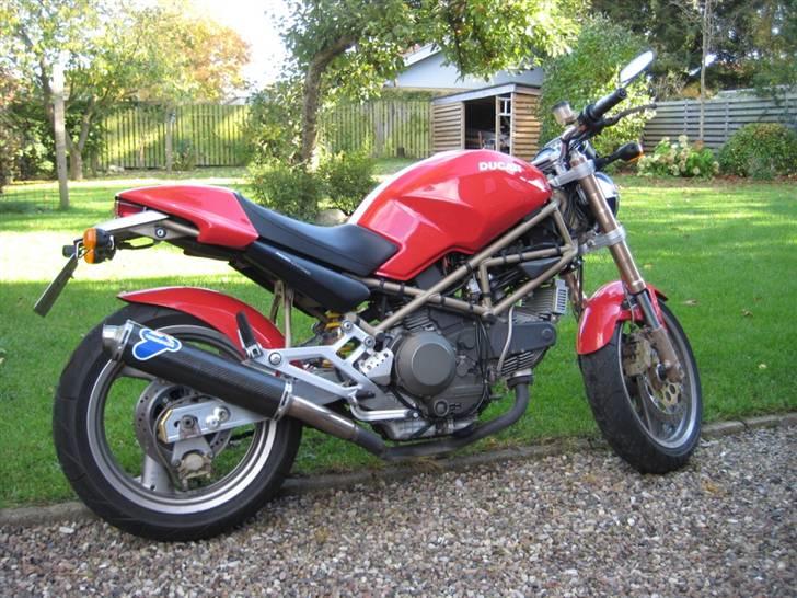 Ducati Monster 900 billede 1