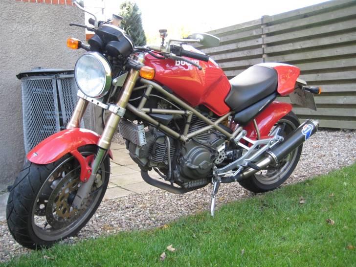 Ducati Monster 900 billede 2