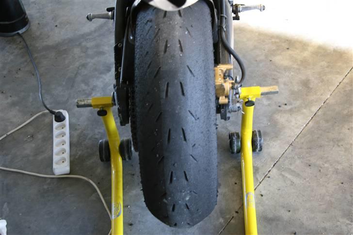 Kawasaki zx6r 636 Banejern - SOLGT - Dejligt, hele højre side er næsten væk. Den stod overraskene godt fast men lavede dog et par sorte streger hist og her. billede 20