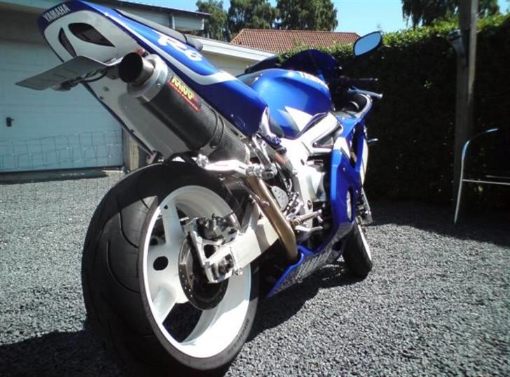 Yamaha R6 billede 2