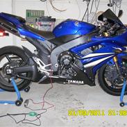 Yamaha YZF- R1