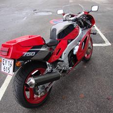 Kawasaki ZXR 750 H1