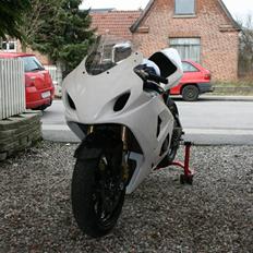 Suzuki GSXR 600 K5 baneged