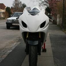 Suzuki GSXR 600 K5 baneged