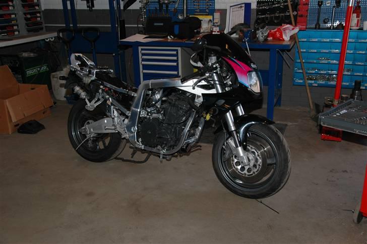 Suzuki Gsxr 750w - Er ved at skifte motor  billede 2