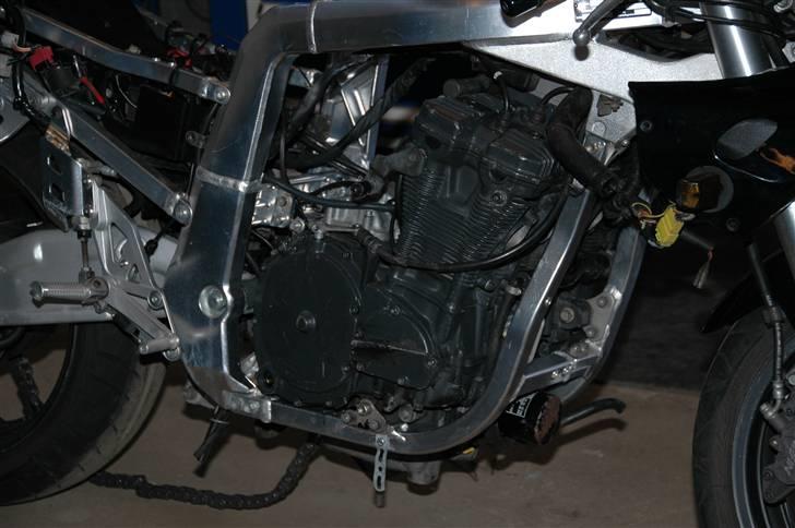 Suzuki Gsxr 750w - Er ved at skifte motor  billede 3