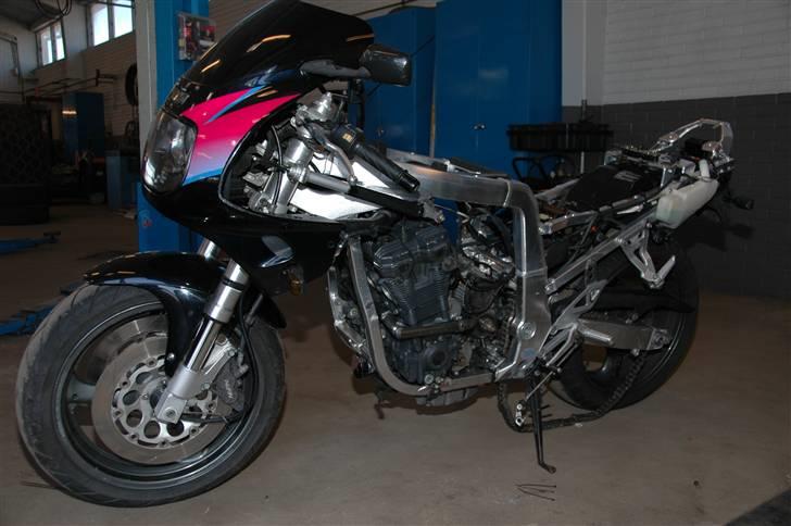 Suzuki Gsxr 750w - Er ved at skifte motor  billede 5