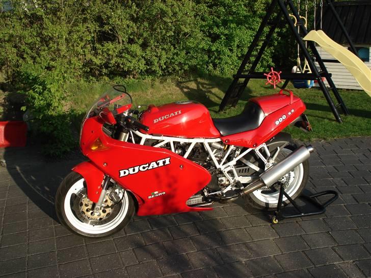 Ducati 900 SS Solgt 1.dec 2010 billede 3