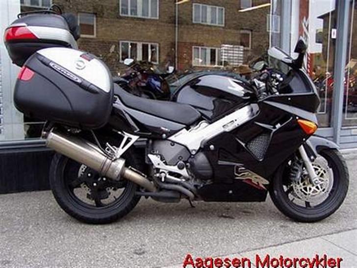 Honda VFR 800 FI *SOLGT* billede 6