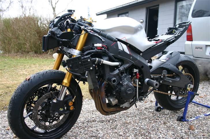 Yamaha R6 billede 8