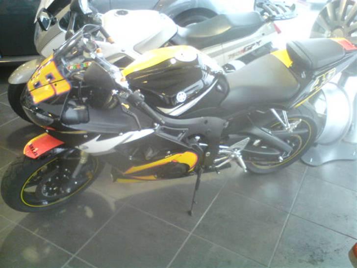 Yamaha R6 - R46 V. Rossi billede 2