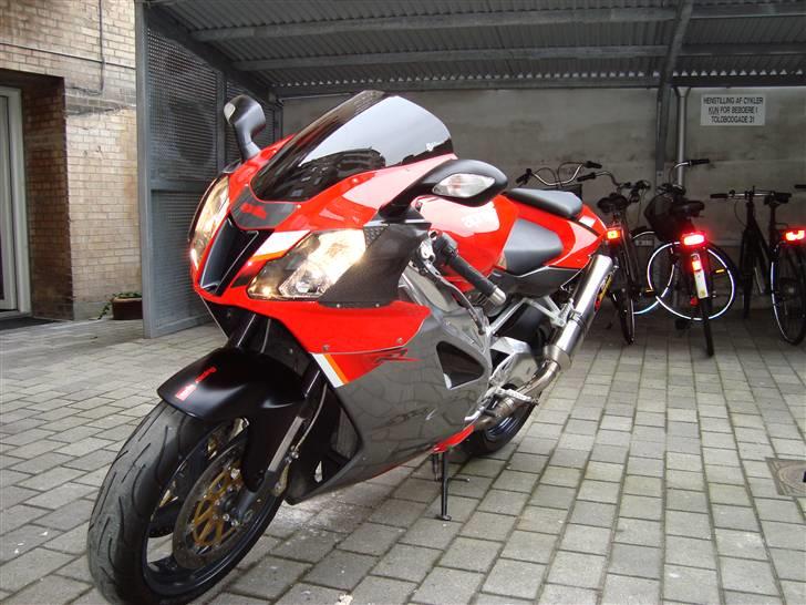 Aprilia rsv 1000r billede 1