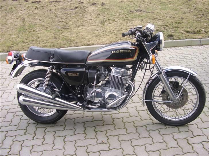 Honda 750 four K projekt igang - færdiglavet.. :) det er så billeder taget d. 21/3  2010  billede 16
