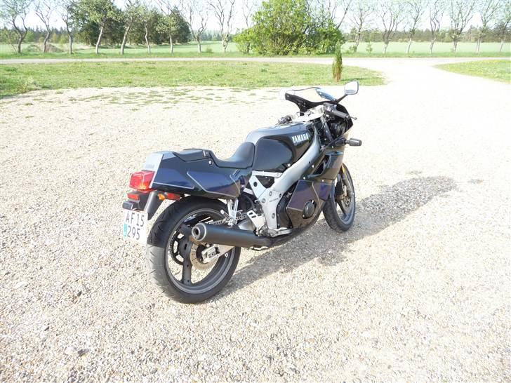 Yamaha FZR 400  billede 4