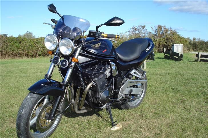 Suzuki GSF 1200 Bandit **SOLGT** - Det færdige resultat, med div. stumper fra hylderne. billede 1