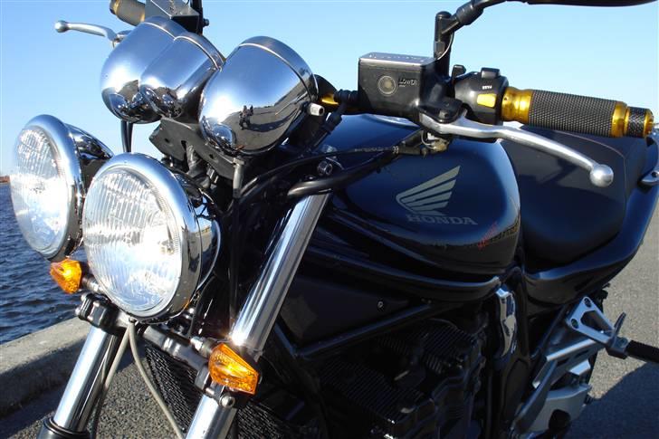 Suzuki GSF 1200 Bandit **SOLGT** - Havde ikke råd til en Speed Triple - så måtte stjæle de fede detaljer. billede 2