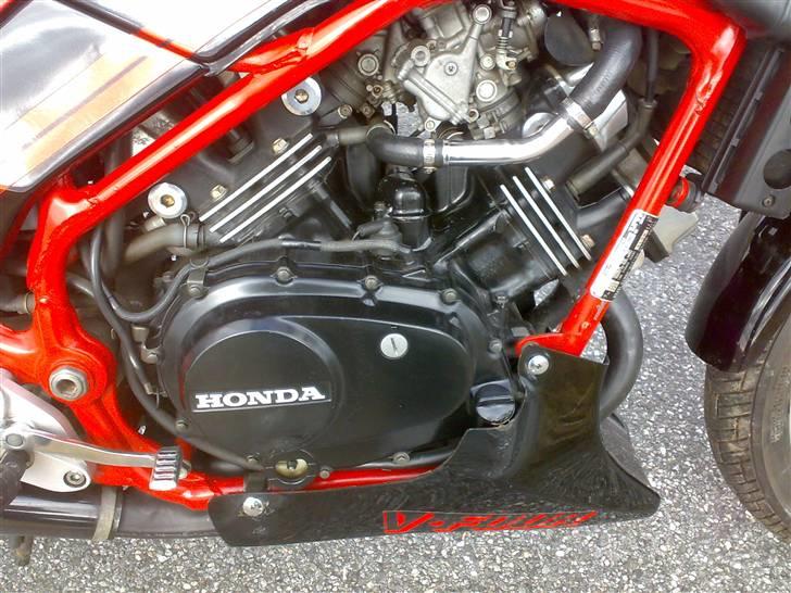 Honda VF 400 F billede 3