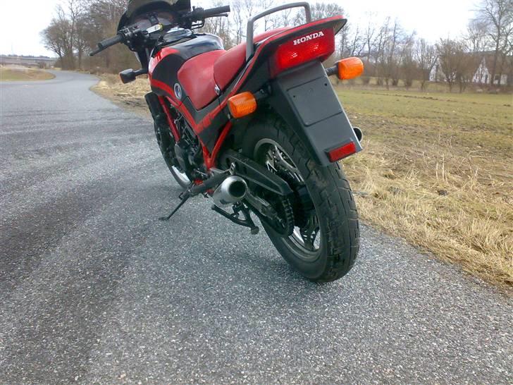 Honda VF 400 F billede 5