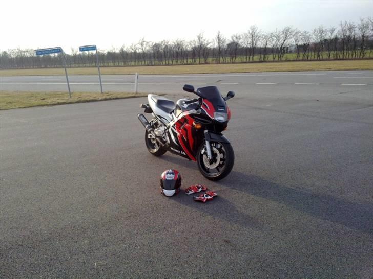 Honda CBR 600 F2 - Første tur 2010 d. 24/3, ved Skrydstrup flyveplads :) billede 1