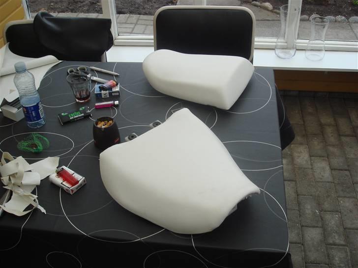 Suzuki GSXR 750 UNDER OMBYGNING - Så kom der "ko" på sæderne billede 11