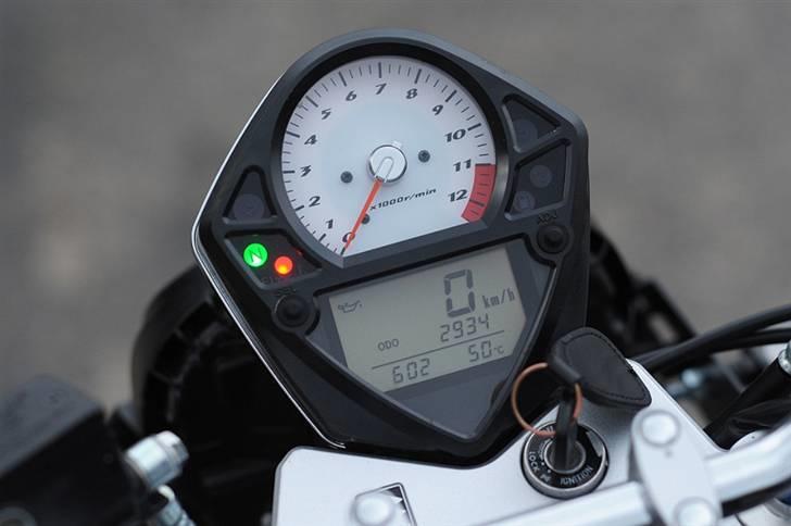 Suzuki SV1000 N - kmstand ved køb lørdag 28/3=2750km billede 2