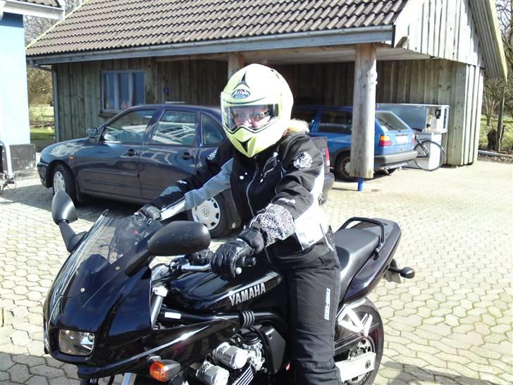 Yamaha FZS 600 FAZER - og så lige et af piloten... ;) billede 6