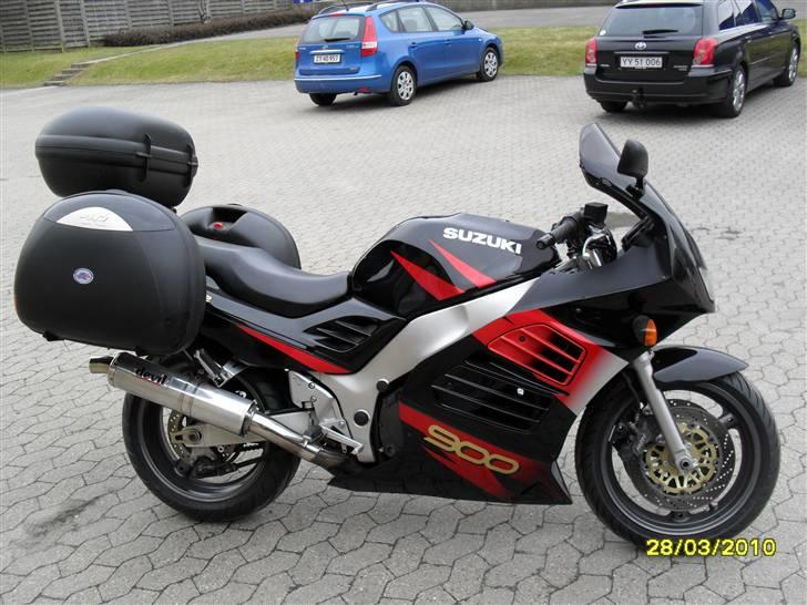 Suzuki RF 900 R Solgt billede 13