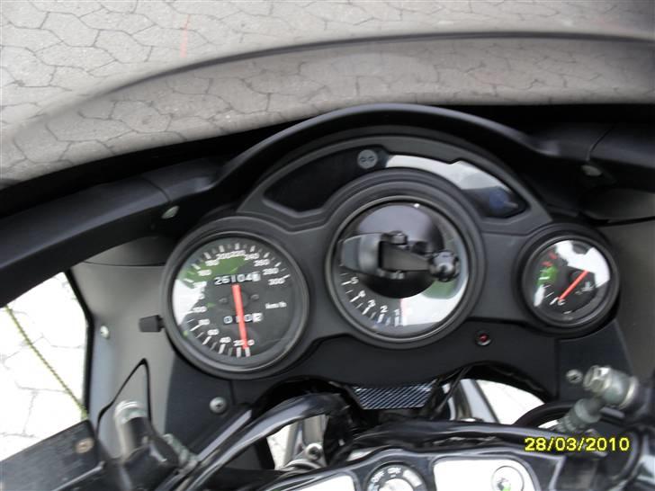 Suzuki RF 900 R Solgt - Primitiv GPSmontage som faktisk virker. Garmin Nüvi 255WT billede 15