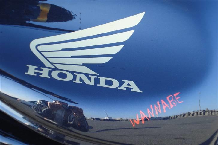 Suzuki GSF 1200 Bandit **SOLGT** - Når man nu ikke har råd til den der Honda CB 1000 RA, så må jeg jo "nøjes" og drømme lidt. ;O) billede 9