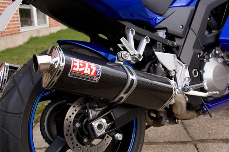 Suzuki SV1000S K7 LE - Yoshimura potter, ud med dB-killeren, og det er sød musik der kommer ud... :) billede 2