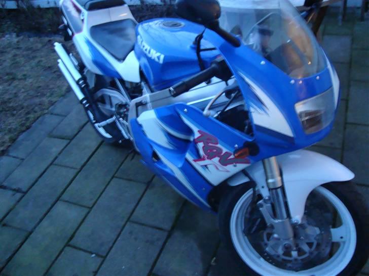 Suzuki RGV 250 r  *Solgt* billede 1