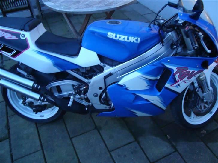 Suzuki RGV 250 r  *Solgt* billede 3