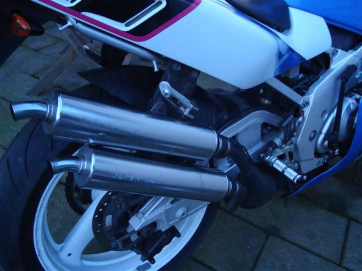 Suzuki RGV 250 r  *Solgt* billede 5