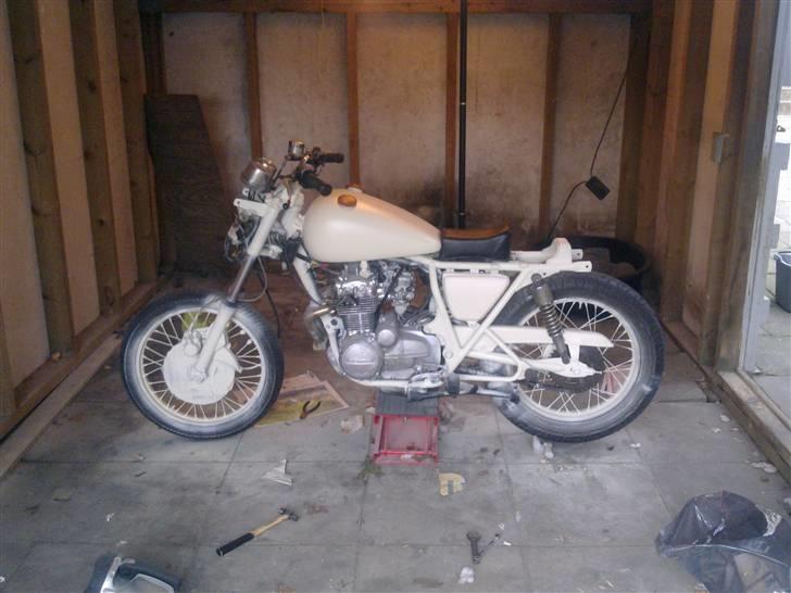 Honda cb 400 F SOLGT - det er det jeg har nåedet på en uge så den skal nok blive fin når den bliver færdig billede 10