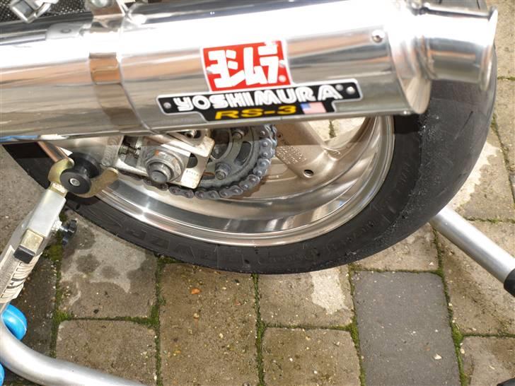 Suzuki TL 1000 S - Så har den fået en gang Autosol på potter og fælgkanter.. billede 5