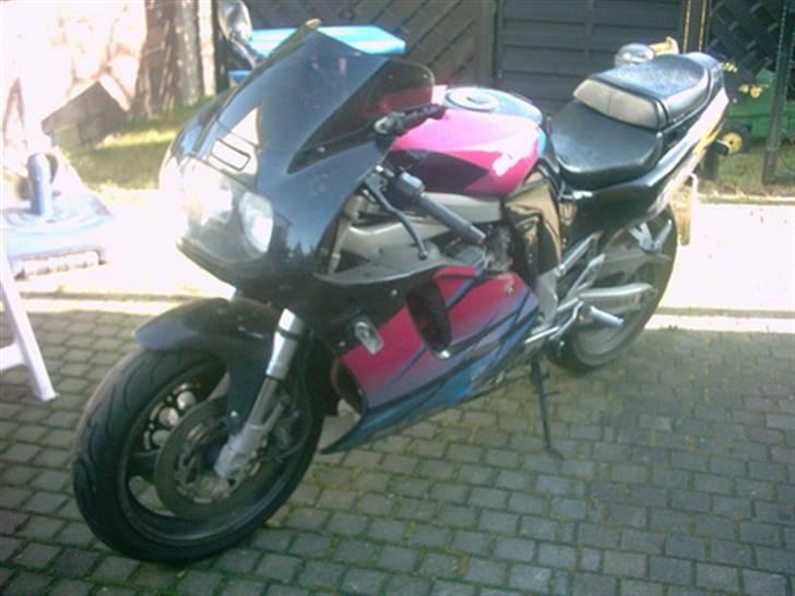 Suzuki gsxr 750w solgt billede 18