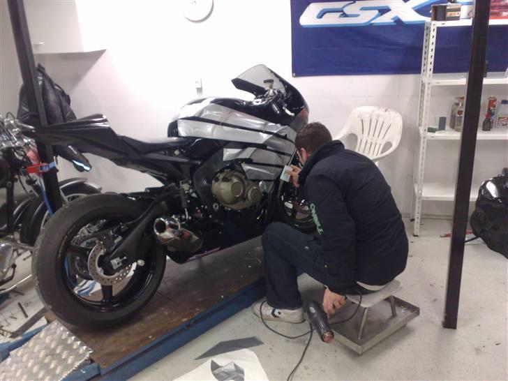 Honda CBR1000rr - så skal der lidt klistermærker til billede 5