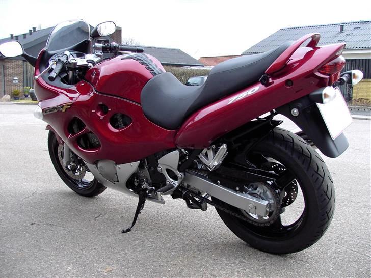Suzuki GSX750F - Ny hugger med ekstra huller til frigang monteret. billede 18