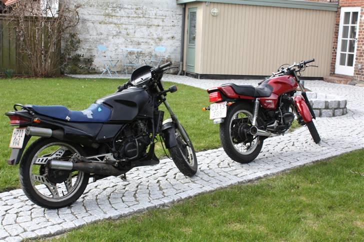 Honda CB 250 RS - Her ses den sammen med sin 1 år ældre fætter, min Honda MVX 250F (skal sælges) billede 8