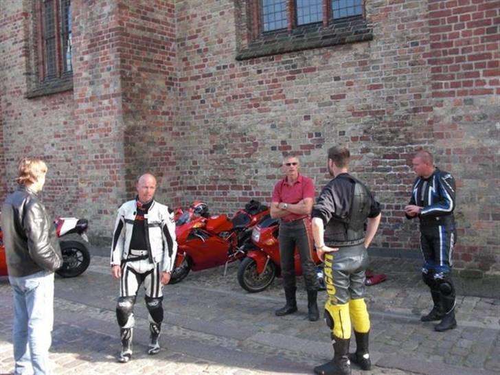 Ducati 750 Sport Dark (solgt) - Bukser til stjålen gul/sølv Ducati læder dragt billede 16