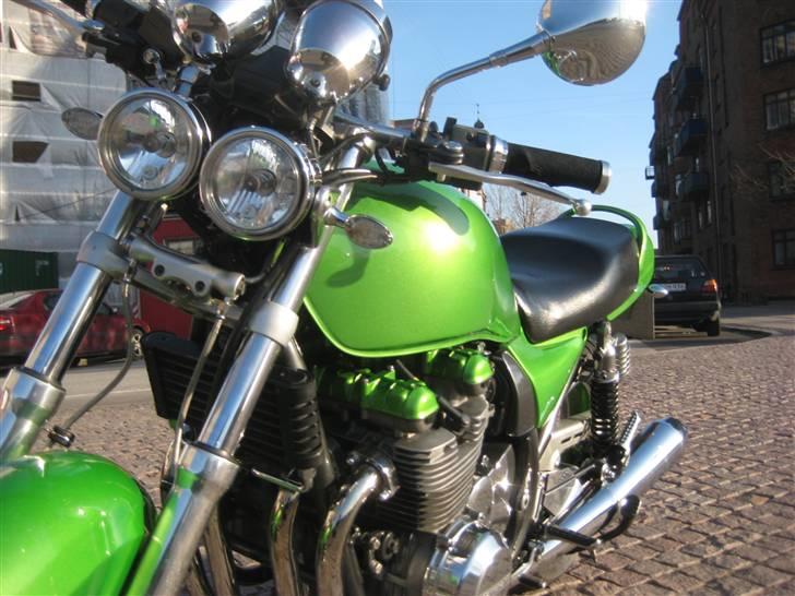 Kawasaki 750 Zephyr - Nye blinklys og høj poleret lygte holder billede 16