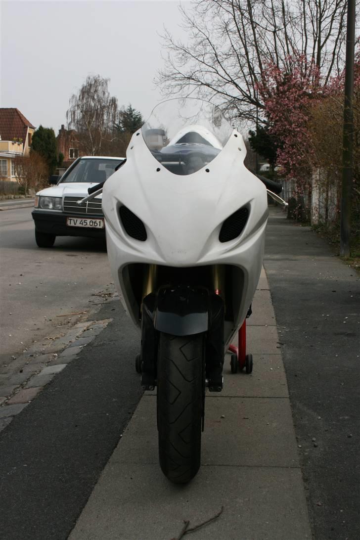 Suzuki GSXR 600 K5 baneged billede 2