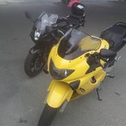 Honda cbr 600 f4